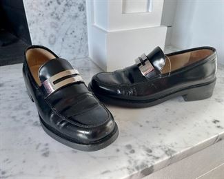 Gucci Black/Silver Leather Loafer.  Size 7.5