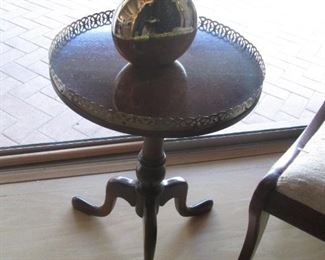 Round Gallery Accent Table