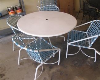 41" Round Vintage Modern Revival "Tamiami" Patio Table/4-Chairs by Brown Jordan, 1960's