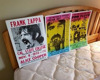 Reproduction rock and Frank Zappa posters