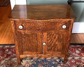 Side table/cabinet