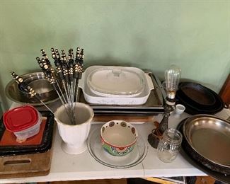 Many kitchen items