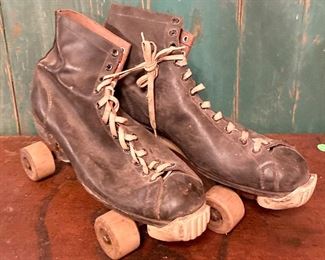 VINTAGE - Black Leather Roller Skates