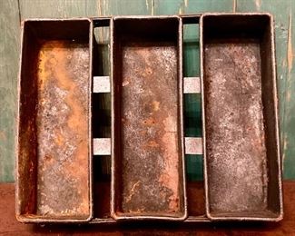 VINTAGE - Bread Pan.... Great for a Centerpiece with Floral Arrangement, Utensil Separator, or Organizer