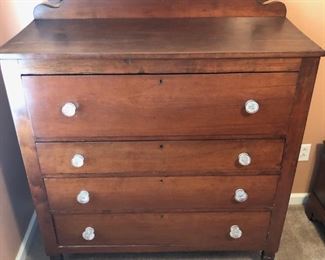 Period Cherry 4 Drawer Chest With Sandwich Glass Knobs