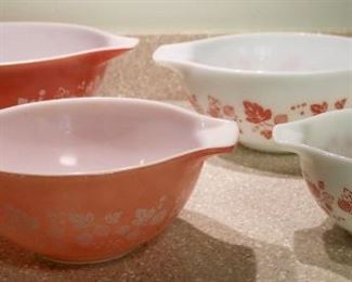 Vintage Pyrex GOOSEBERRY Nesting Bowls