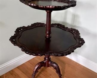 antique 2 tiered pie-crust table in excellent condition