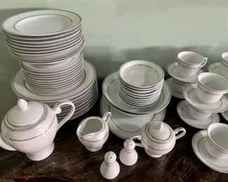 Set of Limoges Lorren Home Trends by Lorenzo china, service for 10 (family kept 1 set of 10)