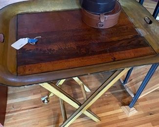 Metal tray table