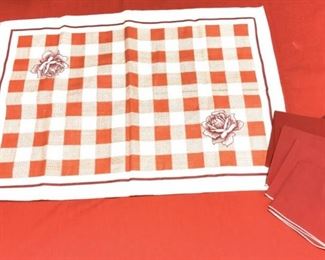 Lot Vntg Linen Tablecloths, Napkins, Valences
