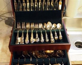 Wallace Silver Plate Flatware Set In Felt Lined Carrying Case, Total Qty 80 Pieces