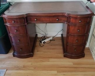 HOOKER DESK 295.00 IN FAIRFIELD CT 