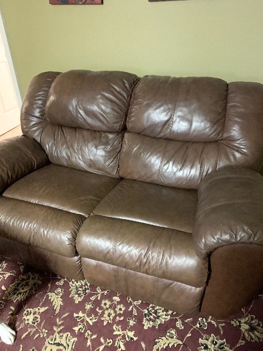 Leather sofas recliners