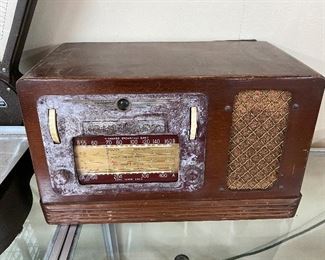 Old Midwest Tube Type Radio