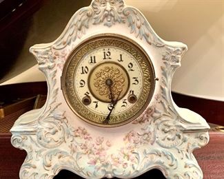 $100 Victorian Mantle Clock (as is) 