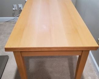 Great table that opens up