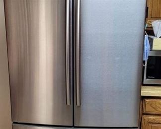 Samsung  refrigerator in great condition.