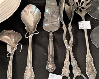 Serving utensil