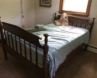 3/4 Antique Spindle Bed