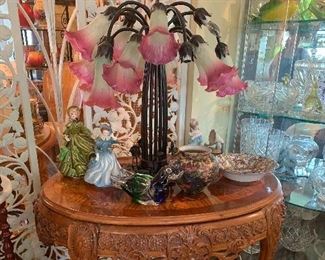 OUTSTANDING! Tiffany style Tulip table Lamp