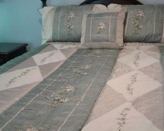 beautiful bedding and linens