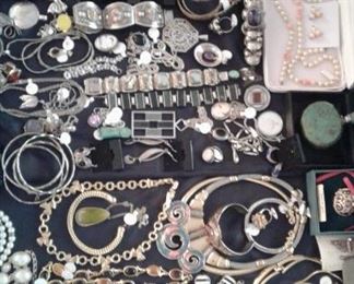 GOLD! STERLING, MODERNIST STERLING! DIAMONDS, EMERALDS, RUBIES!  PLUS  OTHER SEMI-PRECIOUS STONES.  PLUS THE 100S OF COSTUME PIECES!  NOTE:  NO PRECIOUS STOMES OR METALS OR CASH LEFT ON SITE OVER NIGHT!