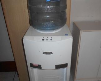 Electric water cooler & 3 bottles