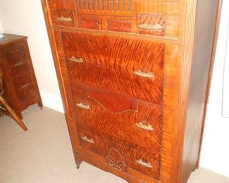 Antique chest of drawers