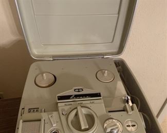 Vintage Revere T-2000 Reel to Reel Tape Recorder