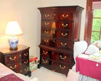 LIKE NEW Thomasville Flamed Mahogany Queen Bedroom Set (4 Poster Queen Bed, Mattress & Box Springs, Armoire, Chest Of Drawers, Dresser with Mirror, Pair of Night Stands- BEAUTIFUL SET)