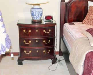 LIKE NEW Thomasville Flamed Mahogany Queen Bedroom Set (4 Poster Queen Bed, Mattress & Box Springs, Armoire, Chest Of Drawers, Dresser with Mirror, Pair of Night Stands- BEAUTIFUL SET)