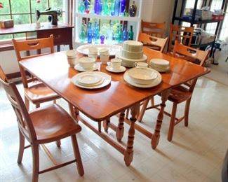 Willett Gate Leg Maple Table with 2 Leaves and 6 Chairs
