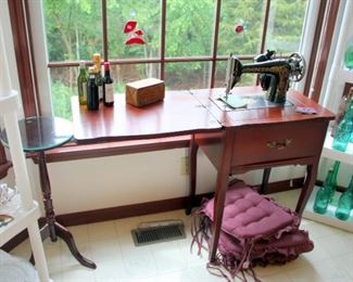 Antique Singer Sewing Machine in Cabinet