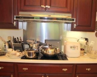 Zojirushi Rice Cooker, Lots of Kitchenware