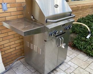 Gas Grill (Requires Converter for Propane)
