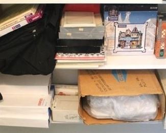 61 - Shelf lot - 2 bottom shelves