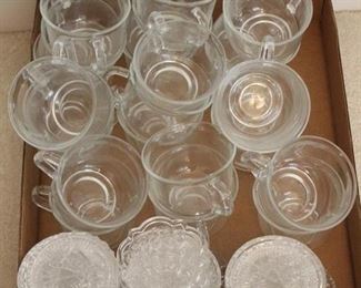 299 - Assorted glassware
