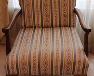 313 - Vintage arm chair 33 x 26 x 23