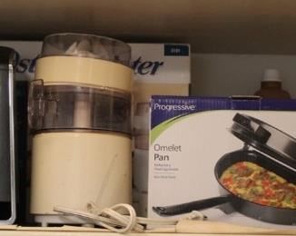 389 - Assorted kitchen appliances

