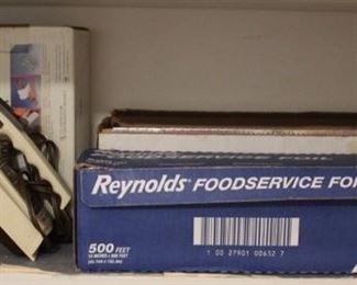 390 - Assorted kitchen items