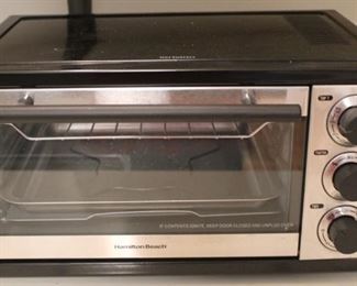 391 - Hamilton Beach toaster oven 17 x 12 x 9
