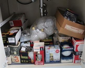439 - Assorted light bulbs