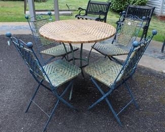 485 - 5 pc Outdoor Table w/ 4 Chairs table 31 x 31 chairs 15 x 18 x 34
