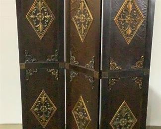 Located in: Chattanooga, TN
Decorative Divider Wall
Size (WDH) 46-3/4"W x 67"H
**Sold as is Where is**
