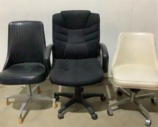 Located in: Chattanooga, TN
Assorted Chairs
(2) Rolling
(1) Stationary
**Sold as is Where is**

SKU: L-FLOOR