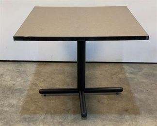 Located in: Chattanooga, TN
Square Table
Size (WDH) 36"Wx36"Dx29-1/2"H
No Hardware
*Sold As Is Where Is*