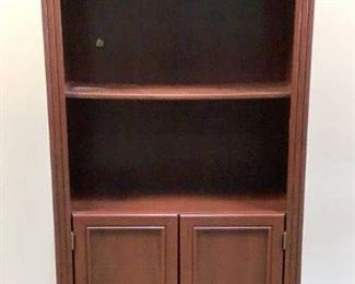 Located in: Chattanooga, TN
Bookshelf/Cabinet
Size (WDH) 30"Wx12"Dx71-3/4"H
*Sold As Is Where Is*