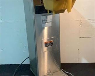 Located in: Chattanooga, TN
MFG Bunn
Model TB3Q
Ser# TU00306213
Power (V-A-W-P) 120V - 60Hz - 14.4A - 1730W - 1P
Brewer
Size (WDH) 10"W x 22"D x 34"H
**Sold as is Where is**
SKU: K-12-A
Unable To Test