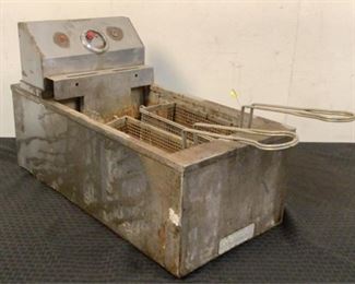 Located in: Chattanooga, TN
MFG Nemco
Model 6704-240 008
Ser# E03
Power (V-A-W-P) 6000W, 240V
Fryer
Size (WDH) 12"Wx24"Dx14-3/4"H
**Sold As Is Where Is**
SKU: H-5-B