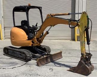 Located in: Chattanooga, TN
Yr 2008
MFG JCB
Mini Excavator
*Hour Meter Inoperable*
*Key Is Broken Off Inside Ignition*
61" Grader Blade
VIN: JCB08025P81227913
PIN: 1227913
Perkins Diesel Motor
**Sold as is Where is**
Runs And Operates